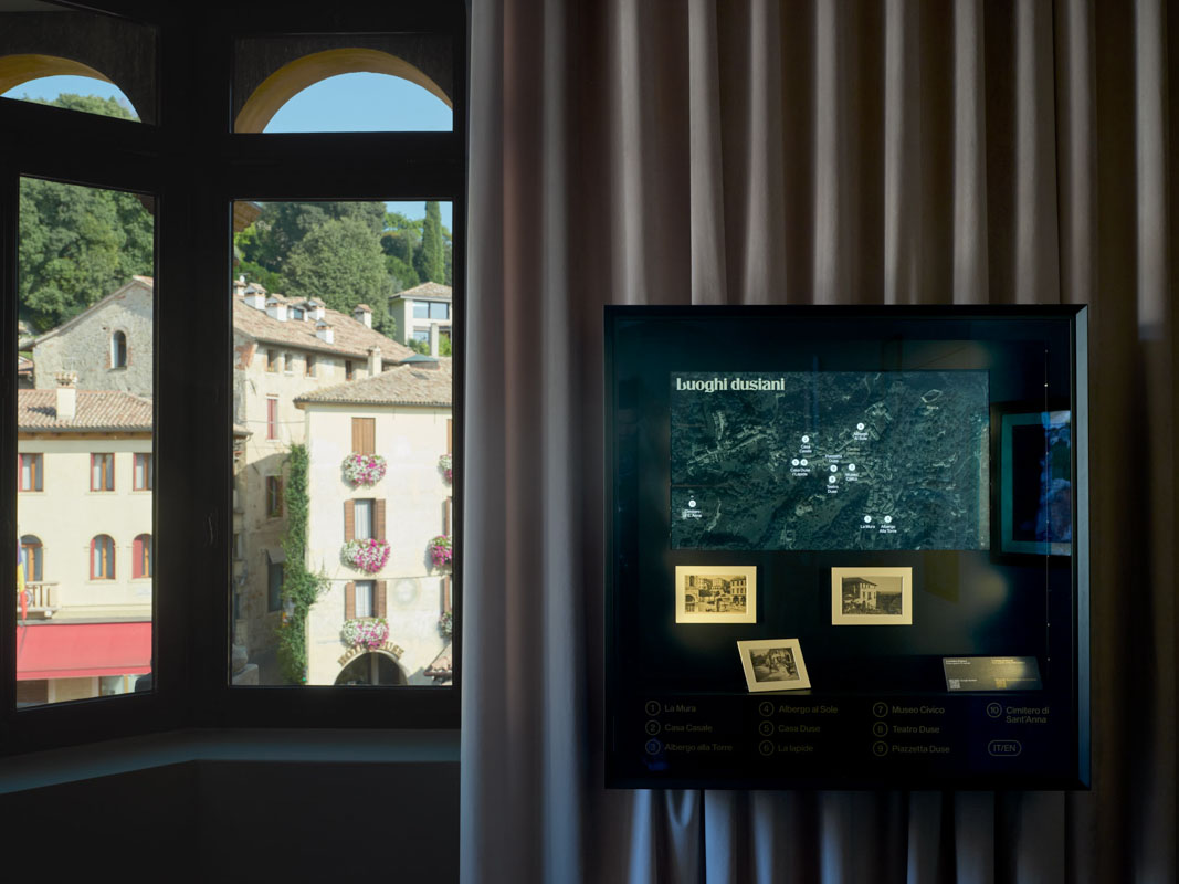 Museo civico di Asolo (Treviso) - Sezione Duse - I luoghi dusiani con vista sul borgo di Asolo